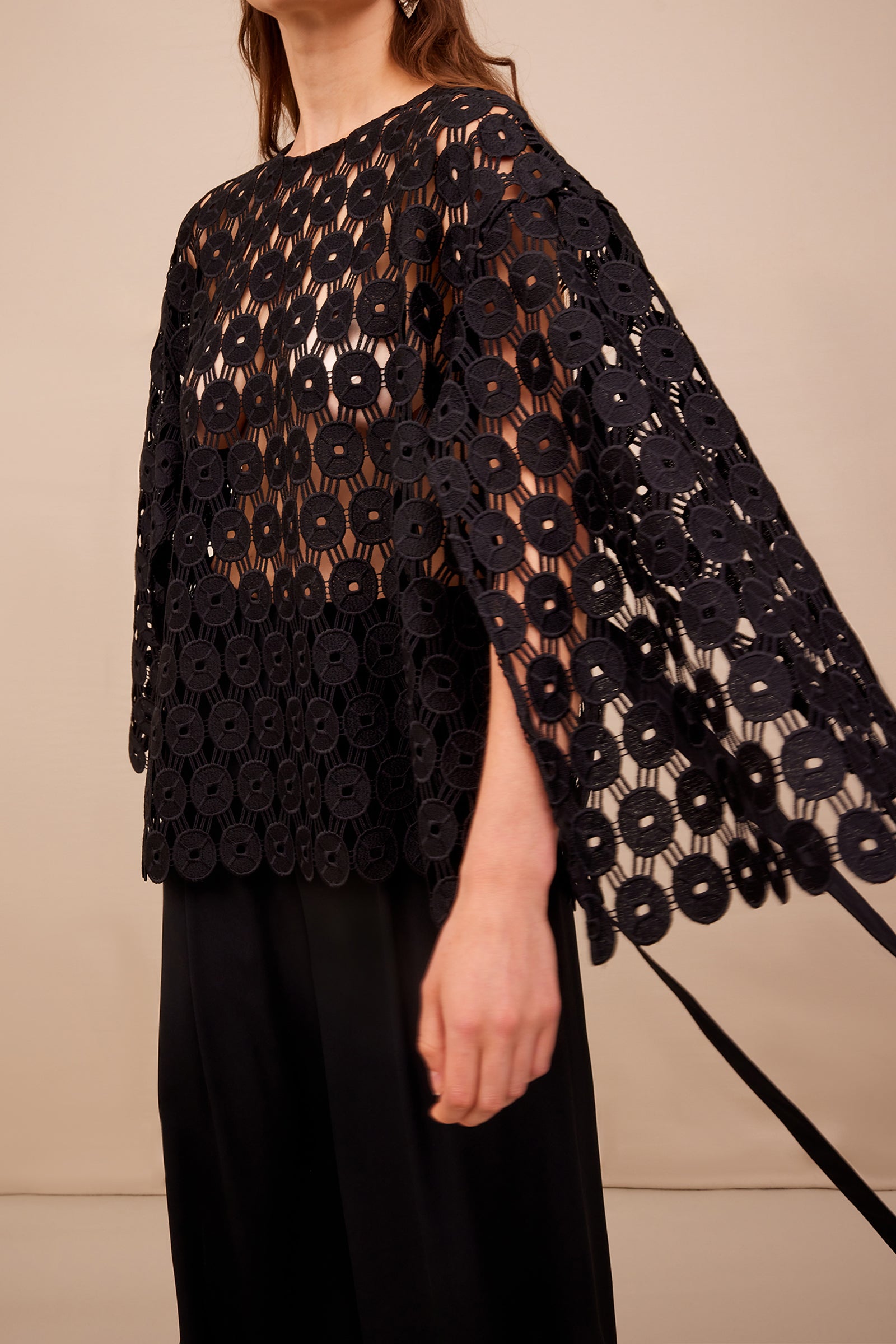 NARA MACRAMÃ BLOUSE
